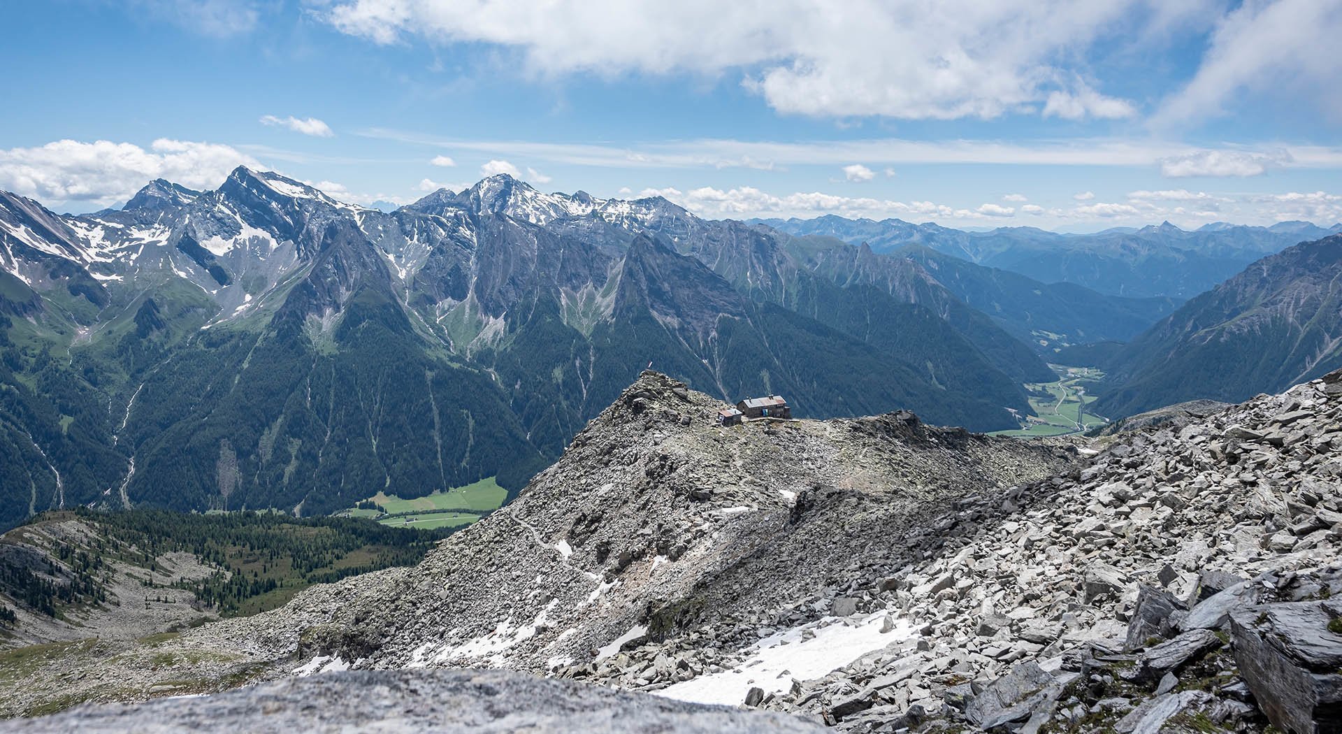 Schutzhaus hoch über dem Pfitschertal