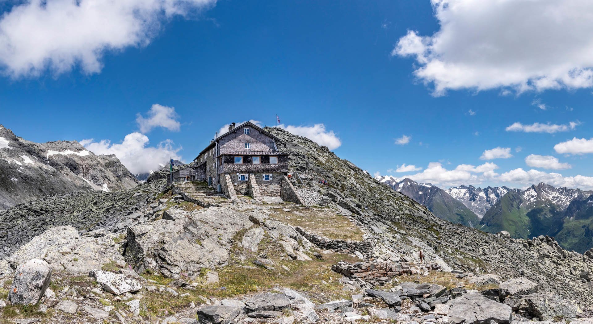 Schutzhaus hoch über dem Pfitschertal