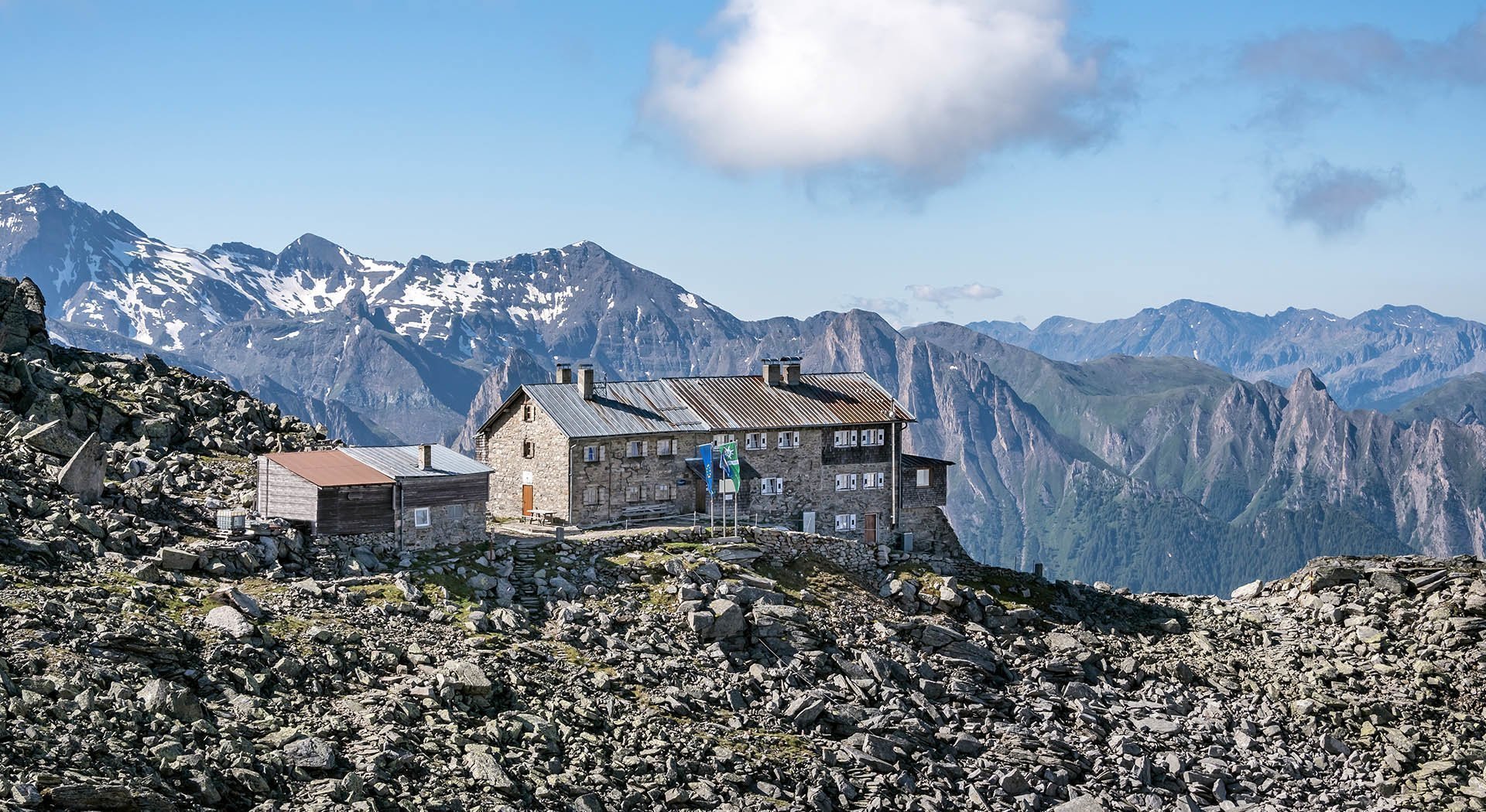 Schutzhaus hoch über dem Pfitschertal